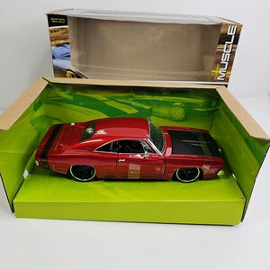 Maisto 1:24 Scale Classic Muscle 1969 Dodge Charger R/T Red Diecast Open Box